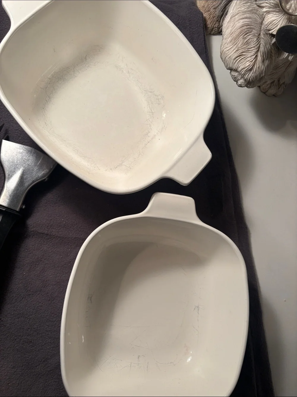 Vintage corning ware, two casserole dishes, lid, & two detachable carry handles
